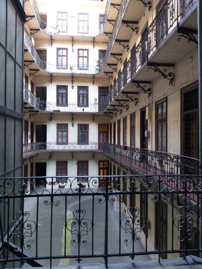 Tempo Courtyard Apartman Budapest Ngoại thất bức ảnh