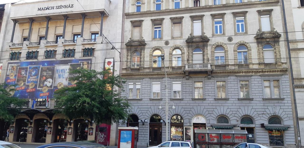Tempo Courtyard Apartman Budapest Ngoại thất bức ảnh